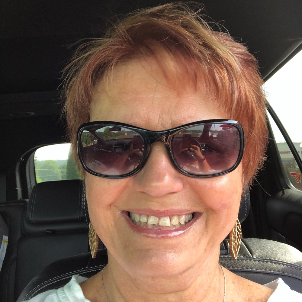 Meet your Posher, Debi